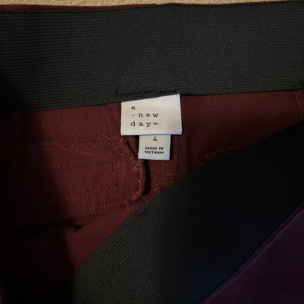 A New Day Women’s Maroon Pants size 4 - Picture 3 of 4